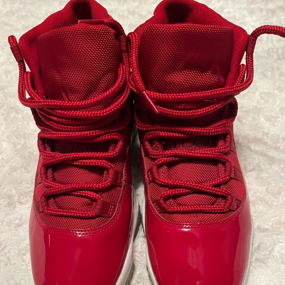 Jordan Retro 11s (Win like 96 edition) - Picture 5 of 7